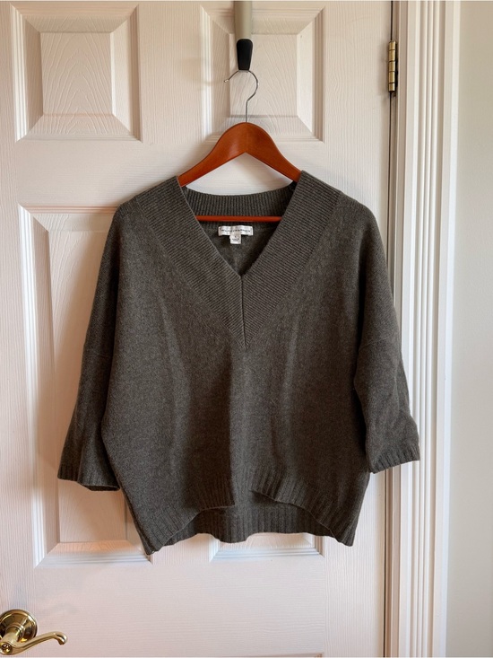 White + Warren Sweaters - White + Warren Cashmere V-Neck Sweater 🌿